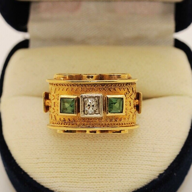 PERFECT VINTAGE 14K GOLD DIAMOND EMERALD DECORATED PRETTY RING