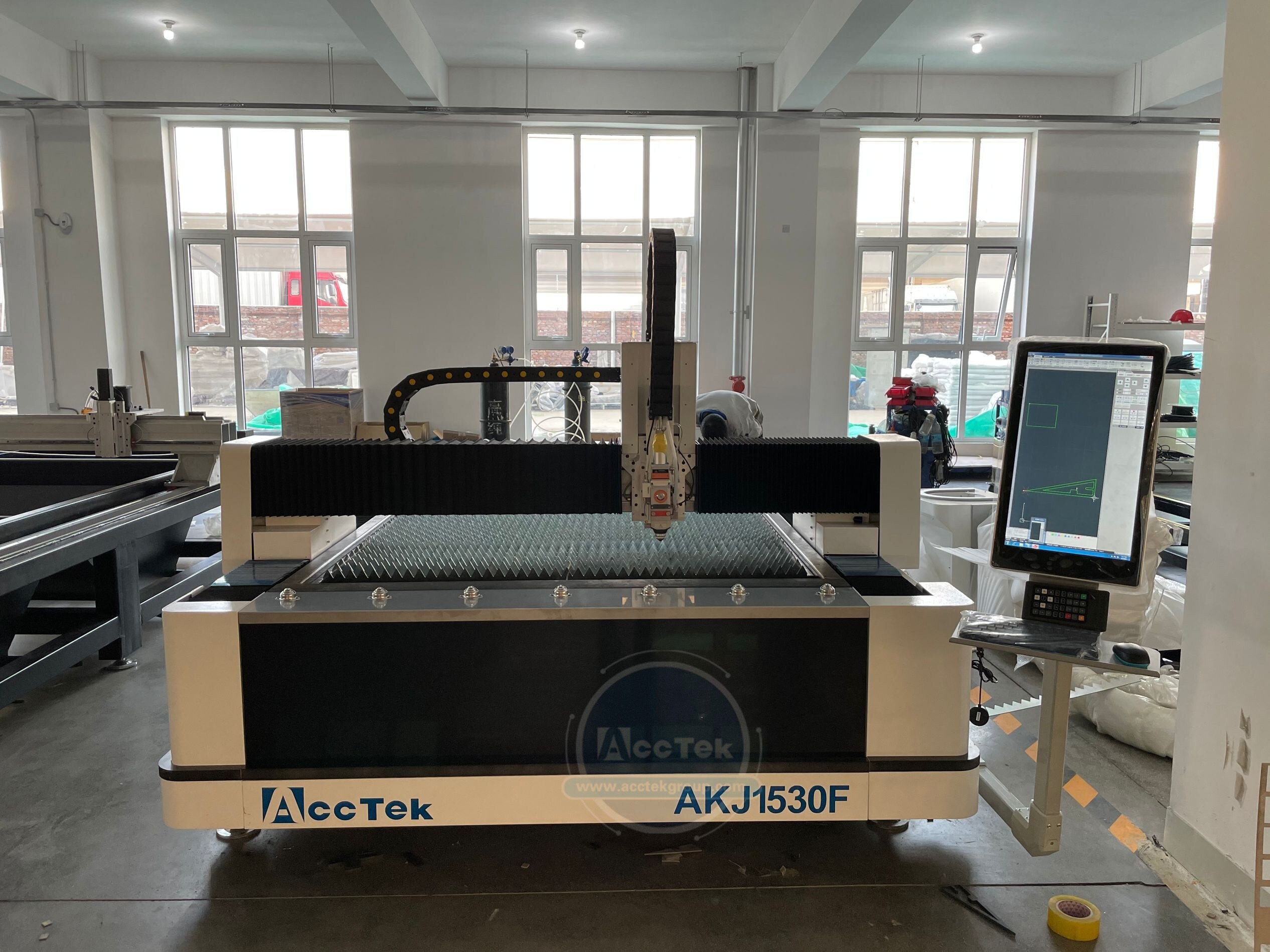 Whole Sale 6mm Stainless Steel INOX Metal Fiber Laser Cutting Machine 3015 With Racysu Laser Source
