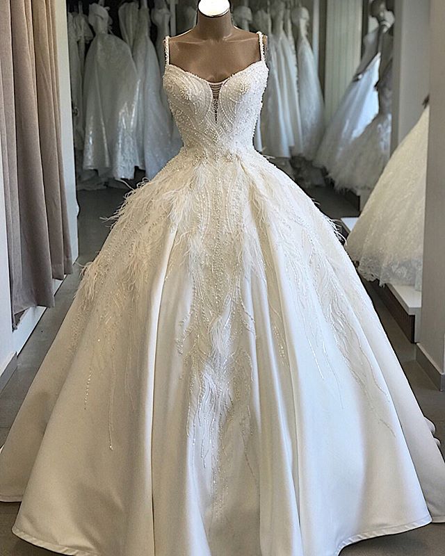 2020 Feather Ball Gown Luxury Beading Wedding Dress V Neck Satin Long Train Bridal Dress Spaghetti Strap Robe De Mariee